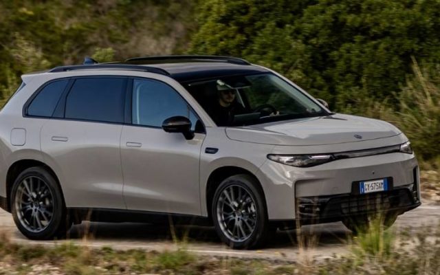 suv hybride familial polyvalent c10 reev grande autonomie recharge rapide leapmotor valence drome ardeche rhone alpes 16