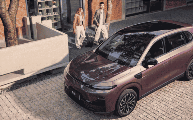 Leapmotor-B10-e-Hybrid-SUV-concession-valence-drome
